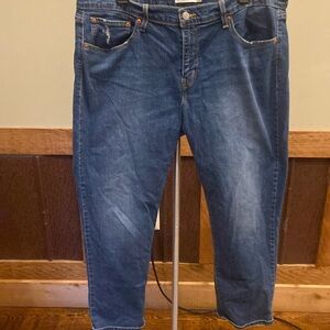 Levi’s Boyfriend Cropped Ankle Jeans 33